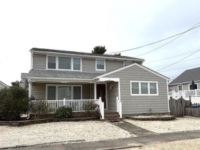 Nicely Renovated First Floor Duplex On The Ocean Side In Brant Beach,